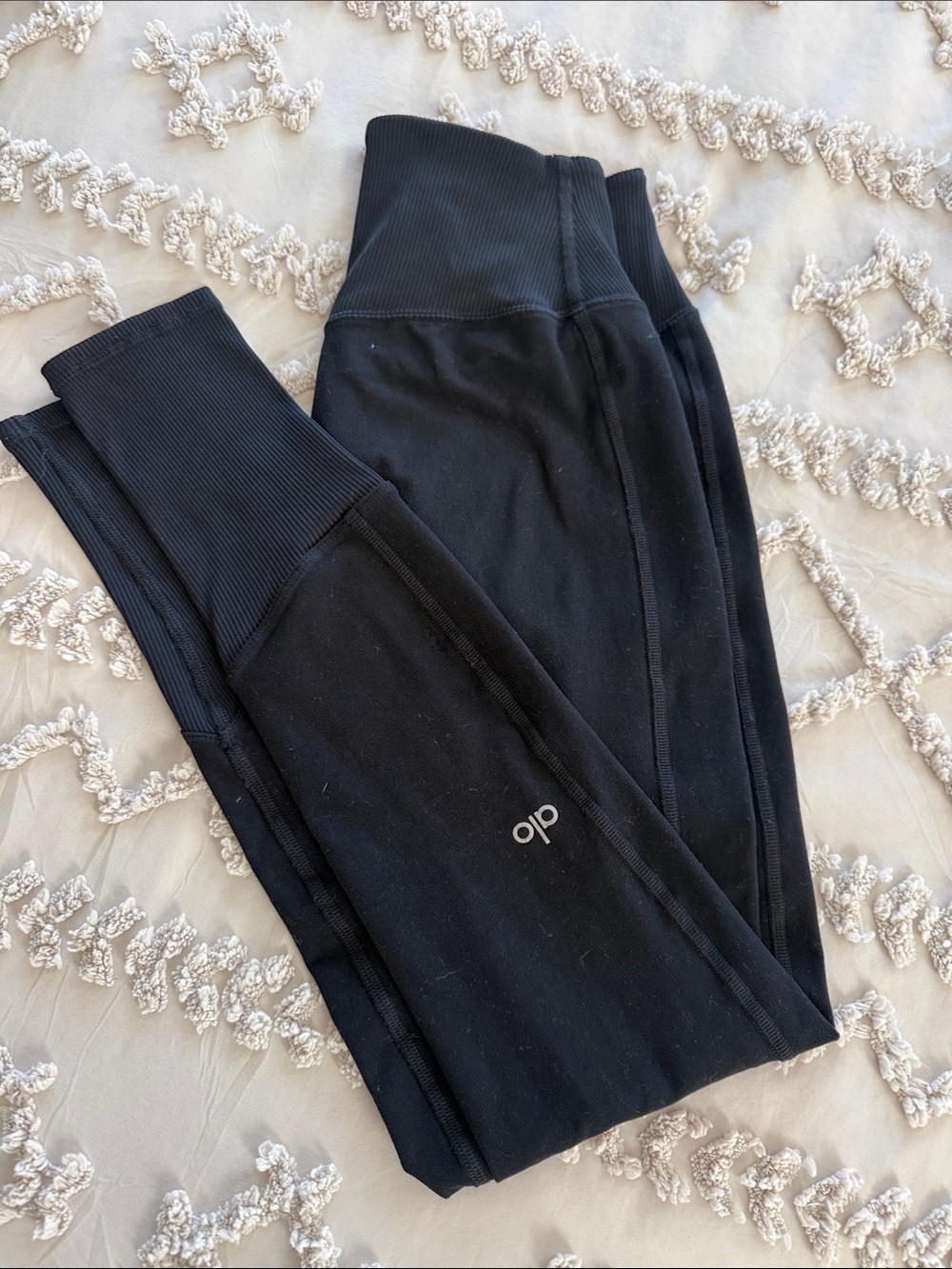 Alo leggings with ribbed cuff and waistband